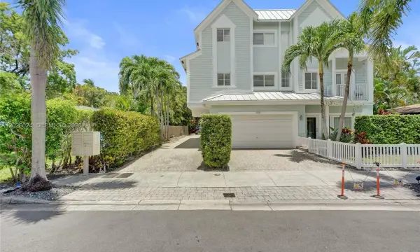 1112 NE 17th Way, Fort Lauderdale, FL 33304