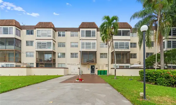 7100 NW 17th Street 219, Plantation, FL 33313