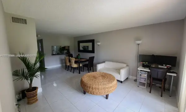 165 NW 93rd Avenue 102, Pembroke Pines, FL 33024