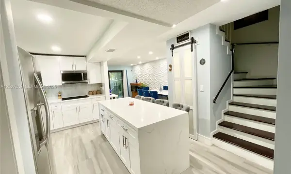 1502 NW 90th Way 1502, Pembroke Pines, FL 33024