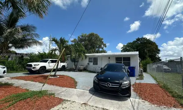 685 SW 7th Terrace, Dania Beach, FL 33004