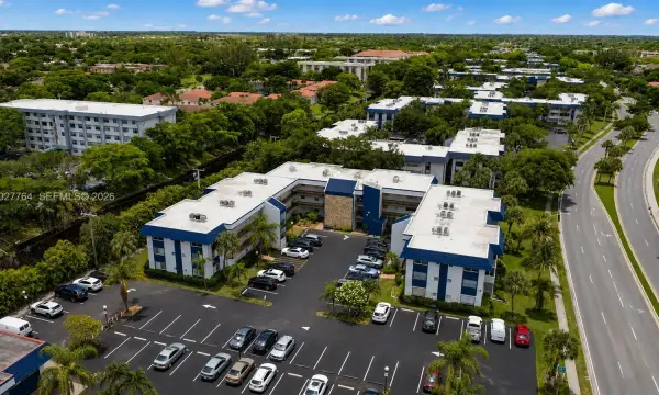 3050 Holiday Springs Boulevard 305, Margate, FL 33063