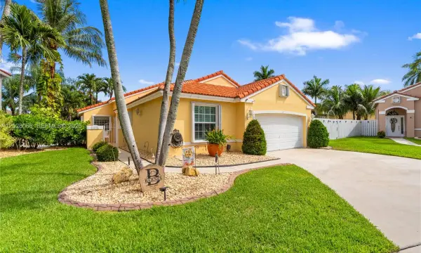 1090 NW 192nd Avenue, Pembroke Pines, FL 33029