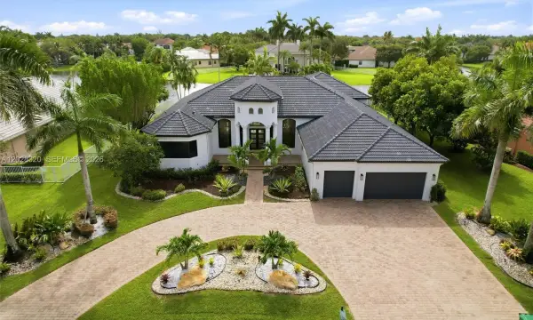 3250 W Stonebrook Circle, Davie, FL 33330