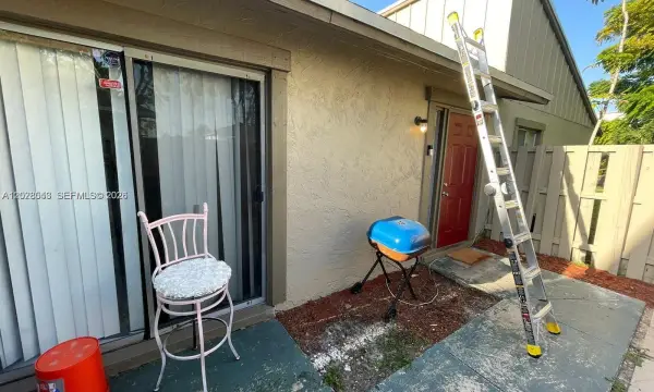 5813 NW 21st Street 20c, Lauderhill, FL 33313