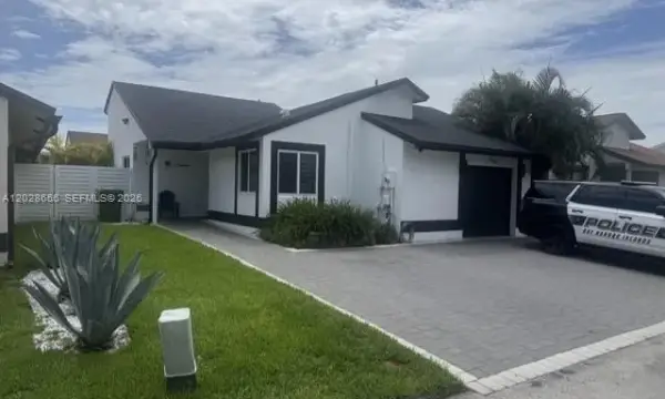 1131 SW 110th Avenue, Pembroke Pines, FL 33025