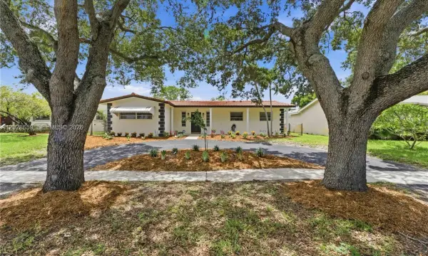 2210 N 52nd Avenue, Hollywood, FL 33021