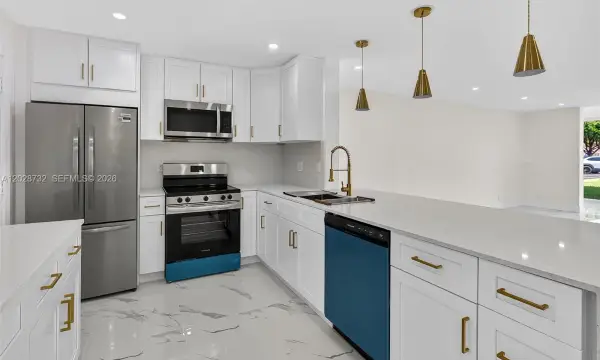 201 SE 11th Terrace 102, Dania Beach, FL 33004