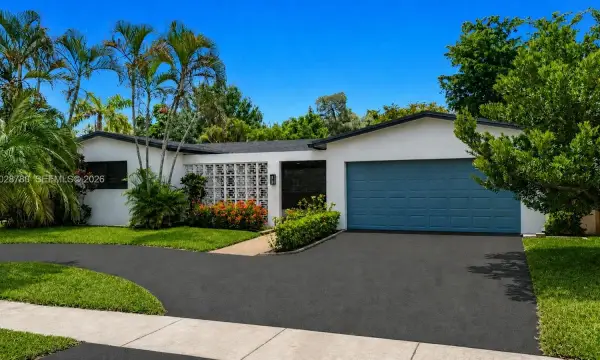 10460 NW 4th Street, Plantation, FL 33324