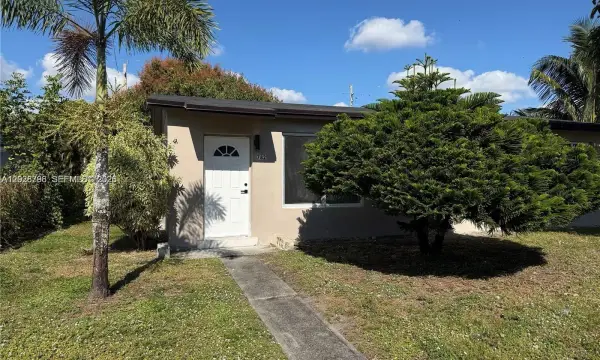 7821 NW 30th Street, Davie, FL 33024