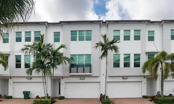 2900 NE 12th Terrace 14, Oakland Park, FL 33334
