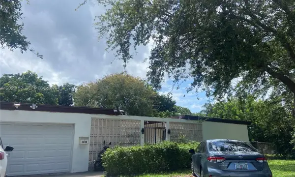 1220 S 29th Avenue, Hollywood, FL 33020