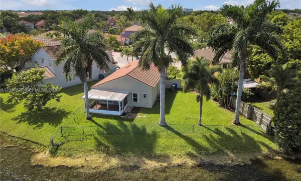 10627 NW 7th Street, Pembroke Pines, FL 33026