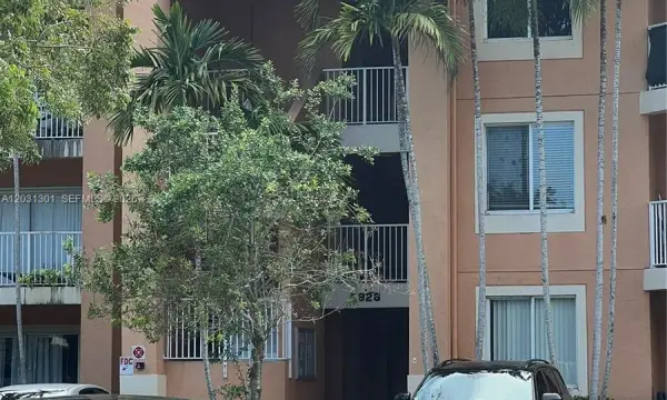 6928 SW 39th Street A303, Davie, FL 33314