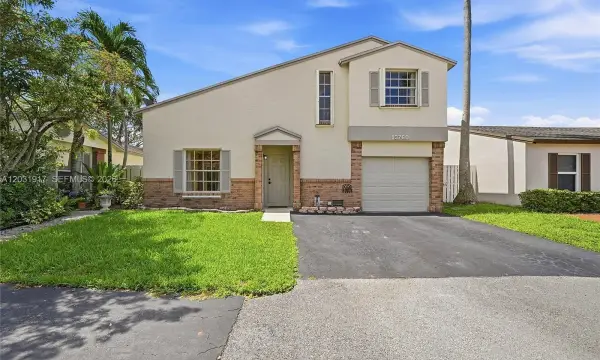 13760 Cumberland Place, Davie, FL 33325
