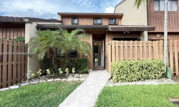 4182 S Pine Island Road, Davie, FL 33328