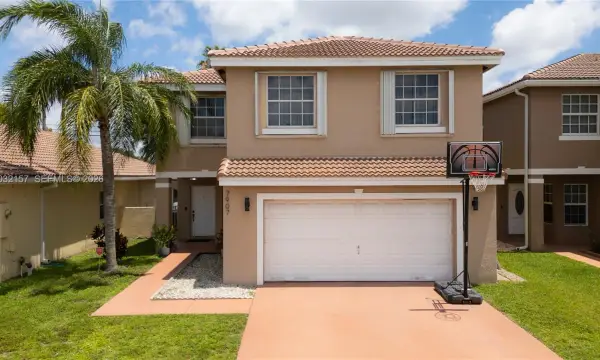 7907 N Silverado Circle, Davie, FL 33024