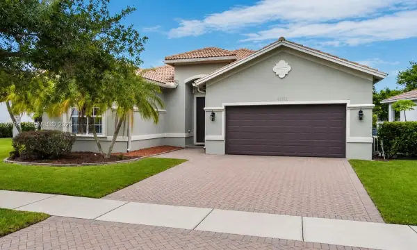 19301 Seneca Avenue, Weston, FL 33332