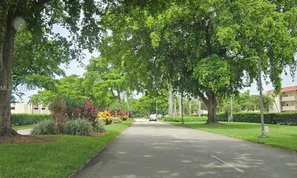 9823 S Hollybrook Lake Drive 310, Pembroke Pines, FL 33025