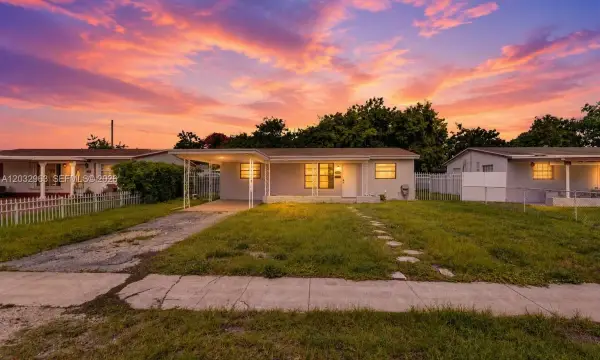1140 N 74th Way, Hollywood, FL 33024