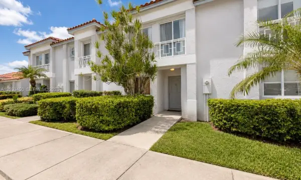 532 NW 208th Terrace, Pembroke Pines, FL 33029
