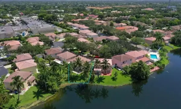 320 SW 99th Avenue, Pembroke Pines, FL 33025