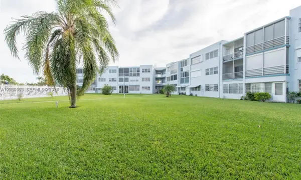 2200 Park Lane 105, Hollywood, FL 33021