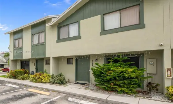 7661 NW 38th Court, Sunrise, FL 33351