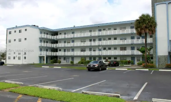 4090 NW 42nd Avenue 304, Lauderdale Lakes, FL 33319