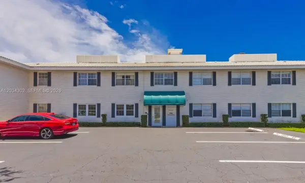 298 SW 6th Street 103, Boca Raton, FL 33432