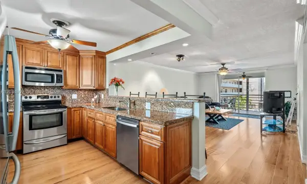 325 SE 11th Terrace 308, Dania Beach, FL 33004