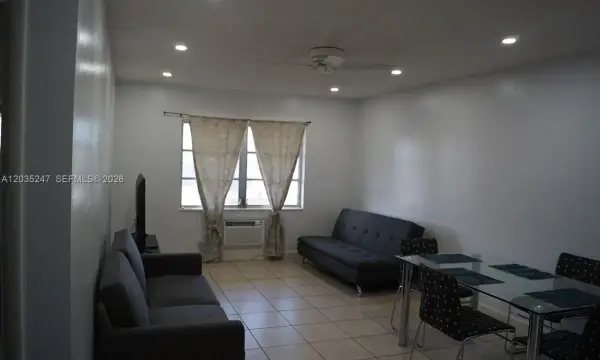 1250 E Sample Road 303, Pompano Beach, FL 33064