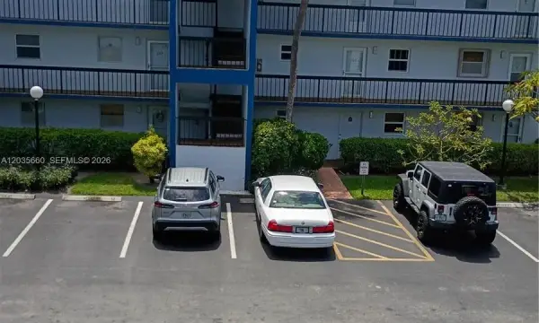 3040 Holiday Springs Boulevard 311, Margate, FL 33063