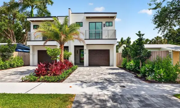 910 SE 13th Street, Fort Lauderdale, FL 33316