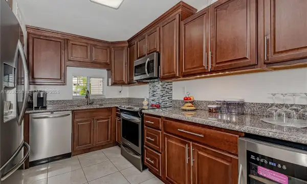 9410 N Hollybrook Lake Drive 11109, Pembroke Pines, FL 33025