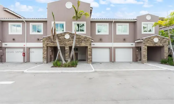 1555 NW 94th Way, Coral Springs, FL 33071