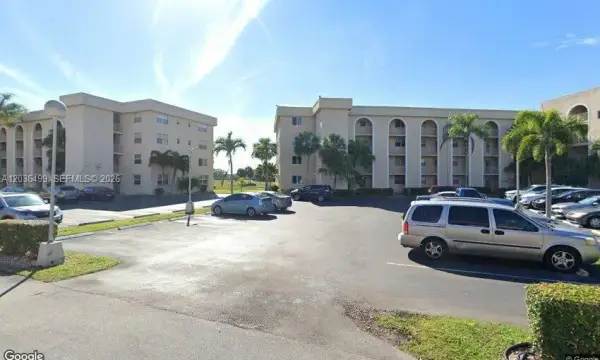 3241 Holiday Springs Boulevard 204, Margate, FL 33063