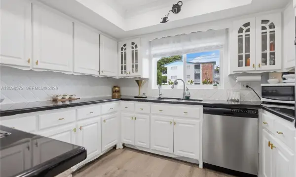 1040 Crystal Lake Drive 3, Deerfield Beach, FL 33064