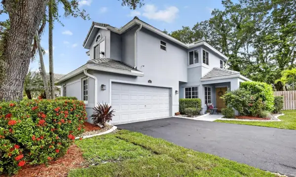 8815 Woodside Court, Davie, FL 33328