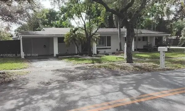911 W Country Club Circle, Plantation, FL 33317