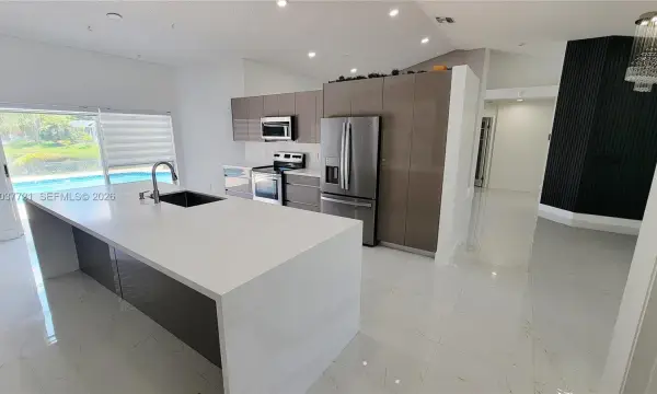 1421 SW 104th Avenue, Pembroke Pines, FL 33025