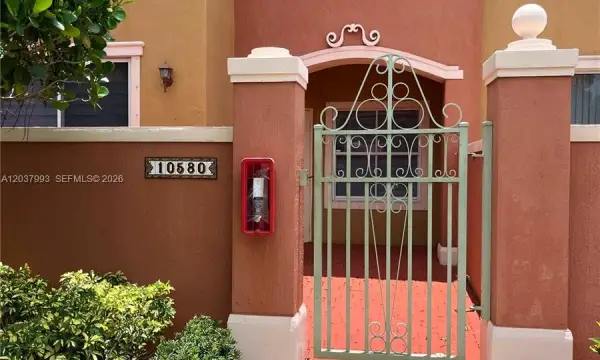 10580 SW 6th Street 1402, Pembroke Pines, FL 33025