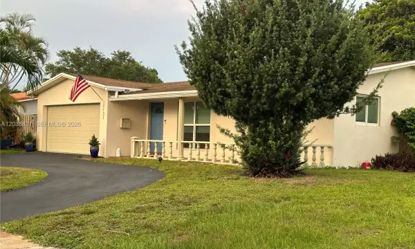 2121 N 52nd Avenue, Hollywood, FL 33021
