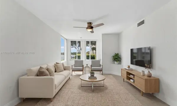2841 N Oakland Forest Drive 110, Oakland Park, FL 33309