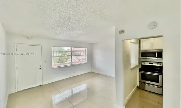 241 SE 9th Avenue 207, Pompano Beach, FL 33060