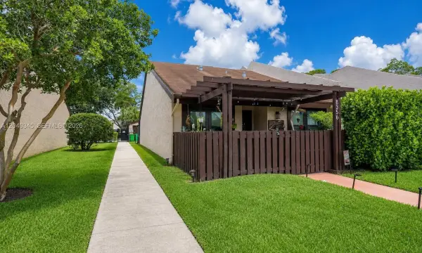 8356 NW 37th Place E9, Sunrise, FL 33351