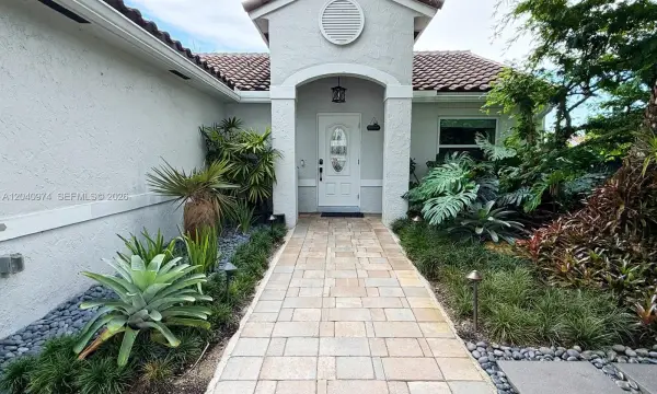101 NW 190th Avenue, Pembroke Pines, FL 33029