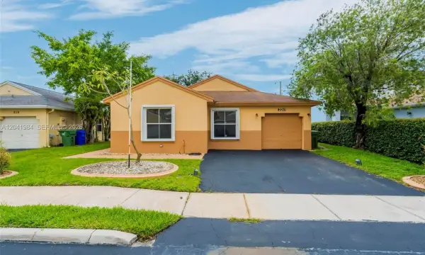 220 NW 207th Way, Pembroke Pines, FL 33029