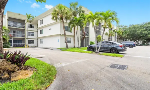 4215 N University Drive 305, Sunrise, FL 33351