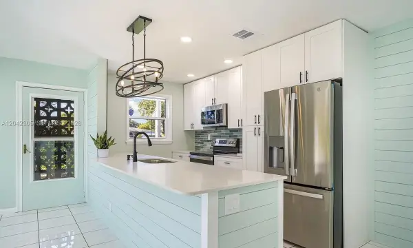 560 High Point Drive D, Delray Beach, FL 33445